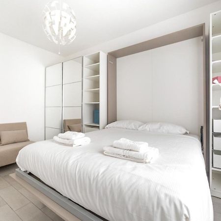 Piazza Tripoli Bright Apartment มิลาน ภายนอก รูปภาพ