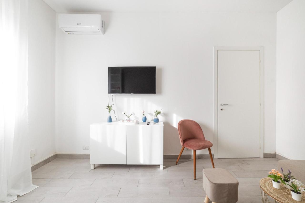 Piazza Tripoli Bright Apartment มิลาน ภายนอก รูปภาพ
