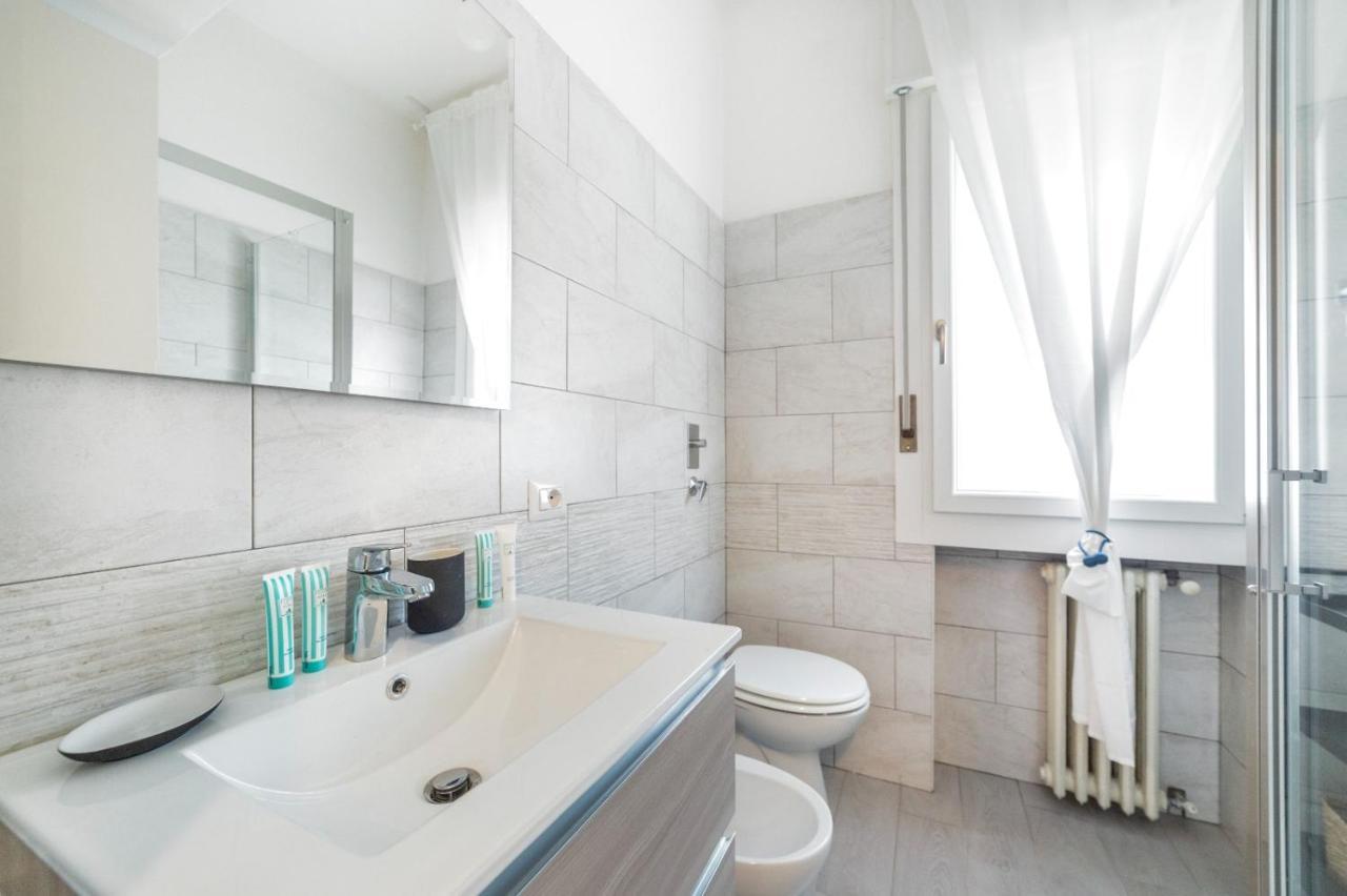 Piazza Tripoli Bright Apartment มิลาน ภายนอก รูปภาพ